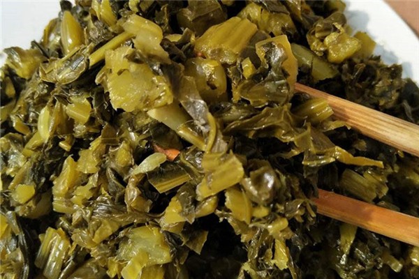 雪里紅腌多長時間可以吃 雪里紅腌好后綠的好還是黃的好 雪里紅腌多長時間可以吃 雪里紅腌好后綠的好還是黃的好