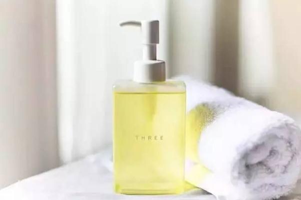 用卸妝油長閉口了怎么辦 用卸妝油爆痘怎么辦 用卸妝油長閉口了怎么辦 用卸妝油爆痘怎么辦