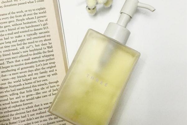 用卸妝油還需要用洗面奶嗎 用卸妝油會(huì)導(dǎo)致長(zhǎng)痘嗎 用卸妝油還需要用洗面奶嗎 用卸妝油會(huì)導(dǎo)致長(zhǎng)痘嗎