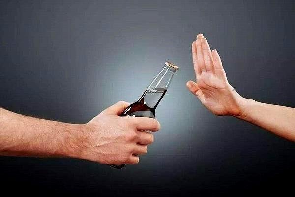 參與勸酒可能構成共同犯罪 勸酒是違法行為嗎 參與勸酒可能構成共同犯罪 勸酒是違法行為嗎