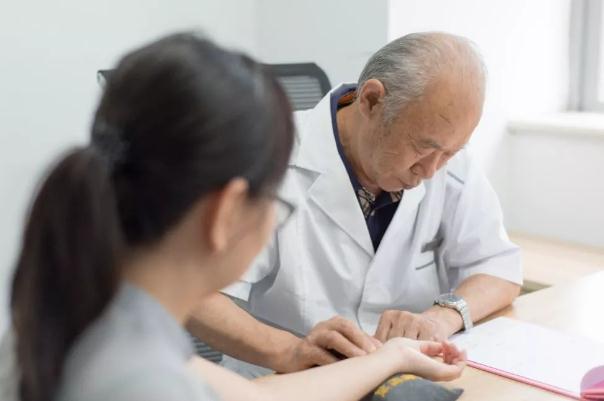 把脈可以看出宮寒嗎 把脈可以看出濕氣重么 把脈可以看出宮寒嗎 把脈可以看出濕氣重么