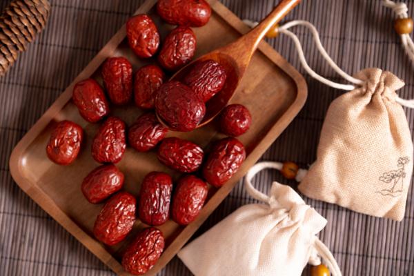 紅棗要不要去皮 紅棗有補血的功效嗎 紅棗要不要去皮 紅棗有補血的功效嗎