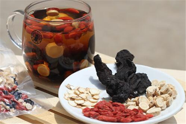 西洋參茶上火嗎 西洋參茶涼性還是熱性 西洋參茶上火嗎 西洋參茶涼性還是熱性