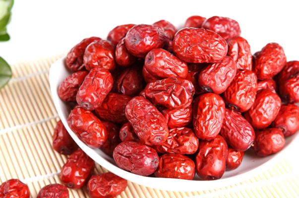 紅棗的功效與作用禁忌 紅棗吃多了會胖嗎 紅棗的功效與作用禁忌 紅棗吃多了會胖嗎