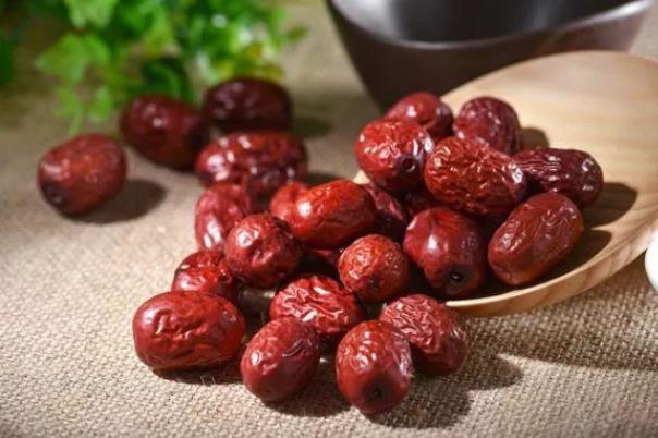 紅棗要不要去皮 紅棗有補血的功效嗎 紅棗要不要去皮 紅棗有補血的功效嗎