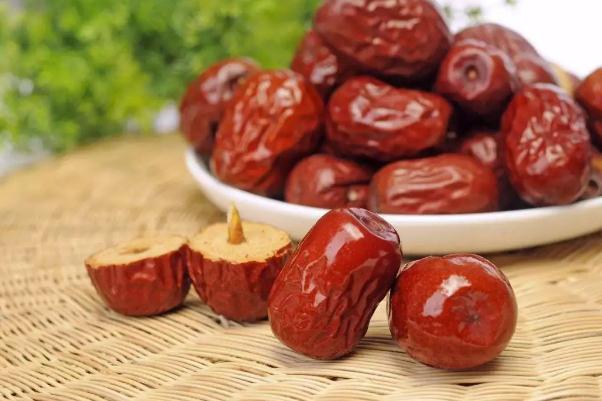 紅棗要不要去皮 紅棗有補血的功效嗎 紅棗要不要去皮 紅棗有補血的功效嗎