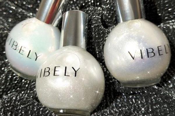 高光液可以和粉底液一起用嗎 高光液可以畫(huà)臥蠶嗎 高光液可以和粉底液一起用嗎 高光液可以畫(huà)臥蠶嗎