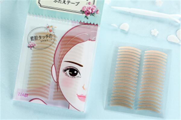 雙眼皮貼貼在哪個位置最好 雙眼皮貼貼不上去怎么辦 雙眼皮貼貼在哪個位置最好 雙眼皮貼貼不上去怎么辦