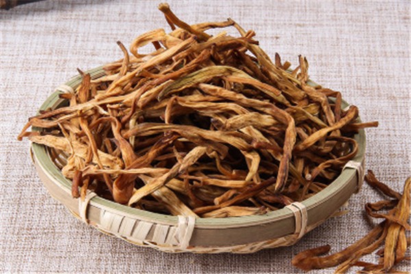 黃花菜曬干要去花心嗎 黃花菜曬干的方法 黃花菜曬干要去花心嗎 黃花菜曬干的方法