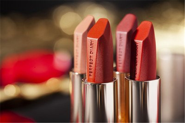 完美日記適合素顏的口紅 完美日記賣的最火的兩個(gè)色號(hào)