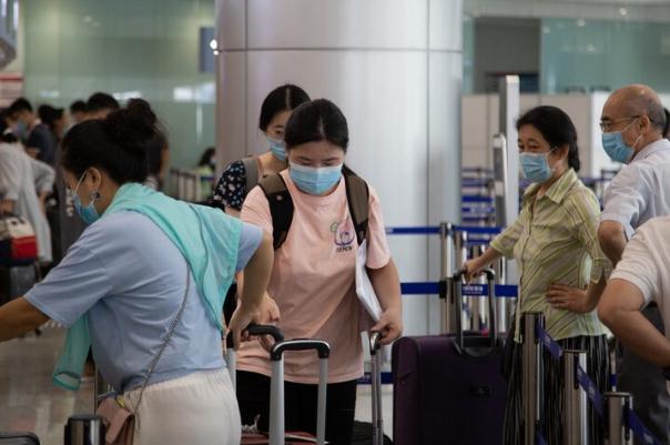 赴美留學機場排長隊十萬票價再現(xiàn) 國外留學哪個國家比較好