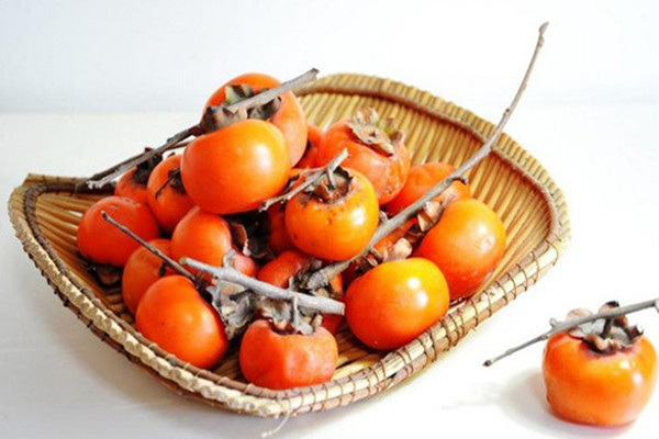 柿子會導(dǎo)致流產(chǎn)嗎 柿子會引起腹脹嗎 柿子會導(dǎo)致流產(chǎn)嗎 柿子會引起腹脹嗎