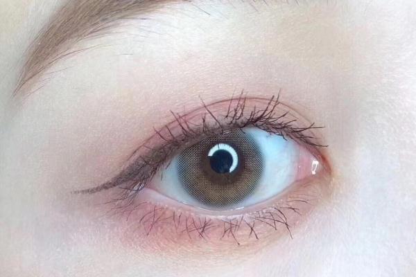 美瞳要每天換護(hù)理液?jiǎn)?美瞳要一直泡在護(hù)理液里嗎 美瞳要每天換護(hù)理液?jiǎn)?美瞳要一直泡在護(hù)理液里嗎