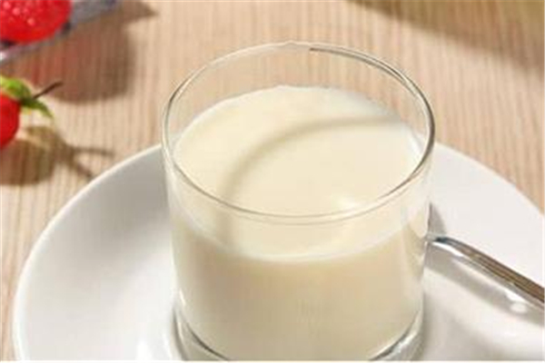 牛奶早上喝好還是晚上喝好 牛奶什么時候喝效果最佳 牛奶早上喝好還是晚上喝好 牛奶什么時候喝效果最佳