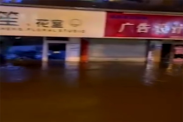 長沙暴雨有門店被淹近半 暴雨可以玩手機嗎 長沙暴雨有門店被淹近半 暴雨可以玩手機嗎