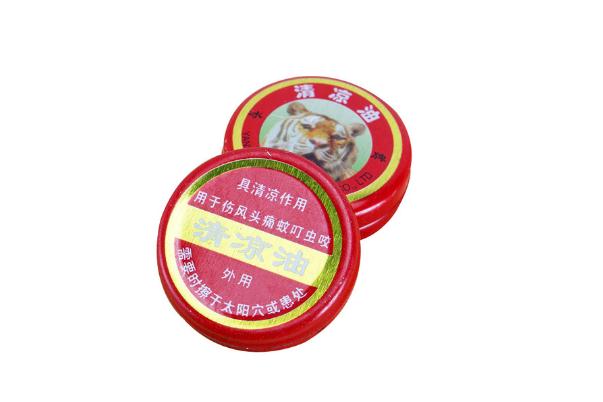 清涼油對嬰兒有傷害嗎 嬰兒可以用清涼油嗎 清涼油對嬰兒有傷害嗎 嬰兒可以用清涼油嗎