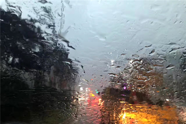 長沙暴雨有門店被淹近半 暴雨可以玩手機嗎 長沙暴雨有門店被淹近半 暴雨可以玩手機嗎