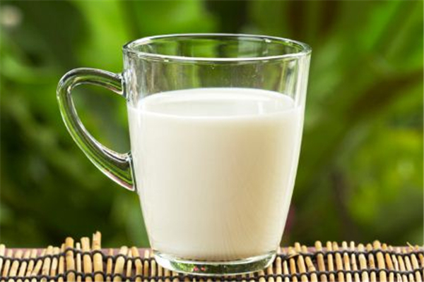 牛奶喝了拉肚子什么原因 牛奶喝熱的好還是冷的好 牛奶喝了拉肚子什么原因 牛奶喝熱的好還是冷的好