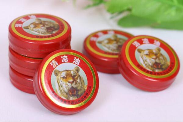 清涼油的功效與作用 清涼油涂肚臍眼的作用 清涼油的功效與作用 清涼油涂肚臍眼的作用