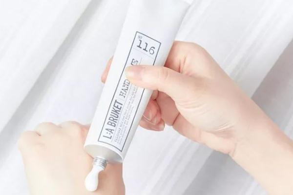 護手霜是一年四季都要涂嗎 護手霜是冬天用還是夏天用 護手霜是一年四季都要涂嗎 護手霜是冬天用還是夏天用