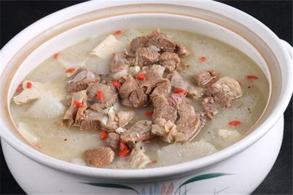 羊肉湯適合什么季節(jié)喝 羊肉湯喝多了會不會上火