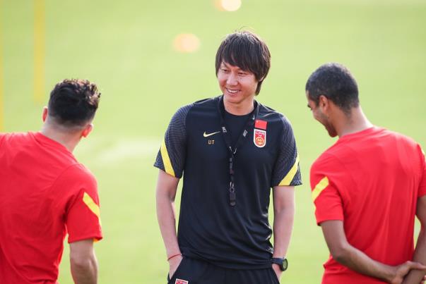 國(guó)足主帥李鐵簽約至2026年 踢足球會(huì)導(dǎo)致o型腿嗎 國(guó)足主帥李鐵簽約至2026年 踢足球會(huì)導(dǎo)致o型腿嗎