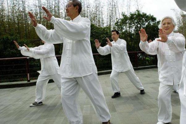 打太極拳是什么意思 打太極拳是有氧運動還是無氧運動 打太極拳是什么意思 打太極拳是有氧運動還是無氧運動