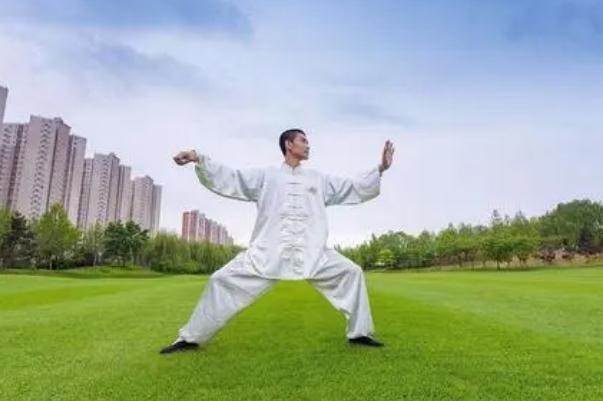 打太極拳會損傷膝關(guān)節(jié)嗎 下肢靜脈曲張適合打太極拳嗎 打太極拳會損傷膝關(guān)節(jié)嗎 下肢靜脈曲張適合打太極拳嗎