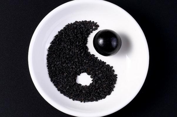 黑芝麻丸可以治療白頭發(fā)嗎 黑芝麻丸可以生發(fā)嗎 黑芝麻丸可以治療白頭發(fā)嗎 黑芝麻丸可以生發(fā)嗎