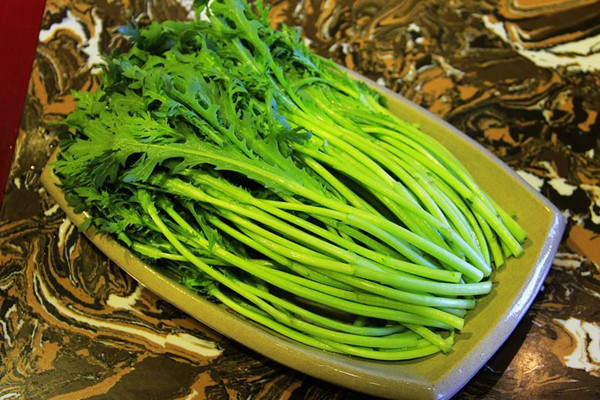 茼蒿可以直接生吃嗎 茼蒿生吃有什么好處 茼蒿可以直接生吃嗎 茼蒿生吃有什么好處