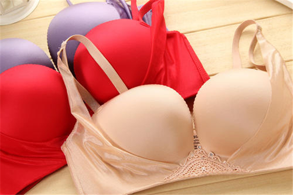 內(nèi)衣買大點(diǎn)好還是買小點(diǎn)好 內(nèi)衣買什么顏色的好 內(nèi)衣買大點(diǎn)好還是買小點(diǎn)好 內(nèi)衣買什么顏色的好