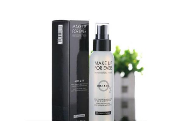 定妝噴霧好還是定妝散粉好用 定妝噴霧用在哪一個(gè)步驟 定妝噴霧好還是定妝散粉好用 定妝噴霧用在哪一個(gè)步驟