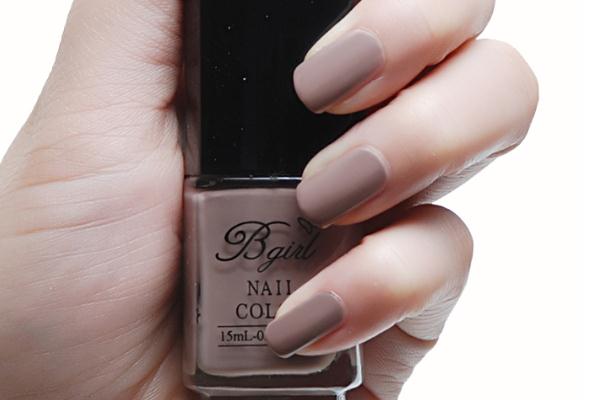 涂指甲油一定要涂底油嗎 涂指甲油的技巧和正確方法 涂指甲油一定要涂底油嗎 涂指甲油的技巧和正確方法