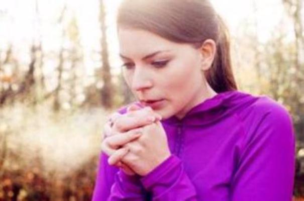 手腳冰涼有汗怎么回事 手腳冰涼有什么中藥調(diào)理 手腳冰涼有汗怎么回事 手腳冰涼有什么中藥調(diào)理