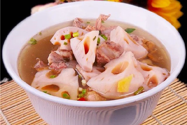 蓮藕排骨湯的功效與營(yíng)養(yǎng) 蓮藕排骨湯的做法 蓮藕排骨湯的功效與營(yíng)養(yǎng) 蓮藕排骨湯的做法
