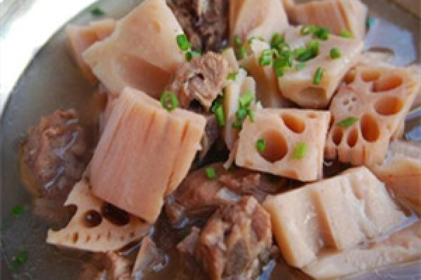 蓮藕排骨湯發(fā)黑的原因 蓮藕排骨湯怎么做湯不黑 蓮藕排骨湯發(fā)黑的原因 蓮藕排骨湯怎么做湯不黑