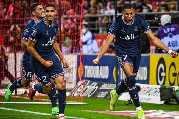 踢足球是多少個(gè)人 足球運(yùn)動(dòng)都有什么特點(diǎn) 踢足球是多少個(gè)人 足球運(yùn)動(dòng)都有什么特點(diǎn)