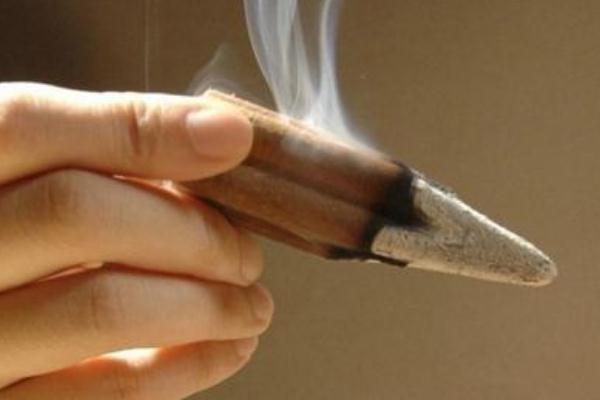 艾灸會(huì)導(dǎo)致流產(chǎn)嗎 艾灸對(duì)痛風(fēng)有治療作用嗎 艾灸會(huì)導(dǎo)致流產(chǎn)嗎 艾灸對(duì)痛風(fēng)有治療作用嗎