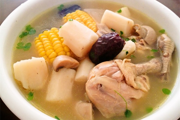 燉雞湯用大火還是小火 燉雞湯需要放什么調(diào)料 燉雞湯用大火還是小火 燉雞湯需要放什么調(diào)料