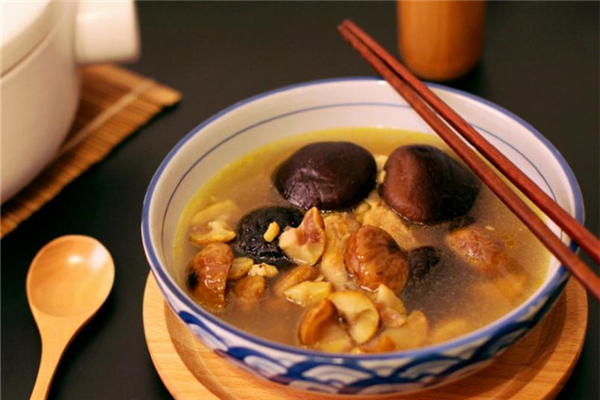 喝雞湯養(yǎng)胃嗎 喝雞湯對胃有好處嗎 喝雞湯養(yǎng)胃嗎 喝雞湯對胃有好處嗎