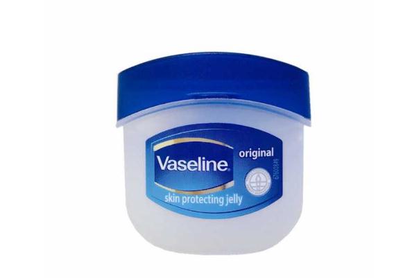 凡士林潤唇膏好用嗎 凡士林潤唇膏可以去黑頭嗎 凡士林潤唇膏好用嗎 凡士林潤唇膏可以去黑頭嗎