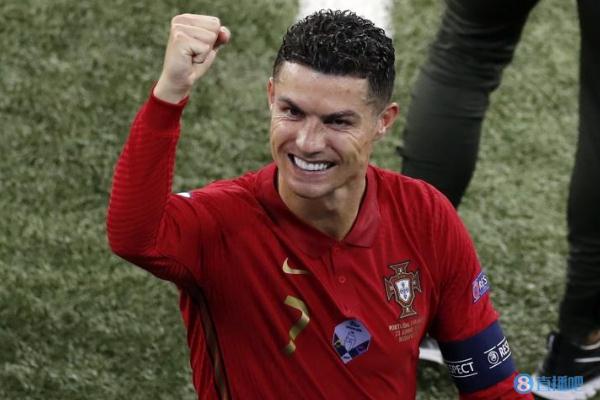 踢足球是有氧運(yùn)動(dòng)還是無(wú)氧運(yùn)動(dòng) 踢足球有什么壞處 踢足球是有氧運(yùn)動(dòng)還是無(wú)氧運(yùn)動(dòng) 踢足球有什么壞處