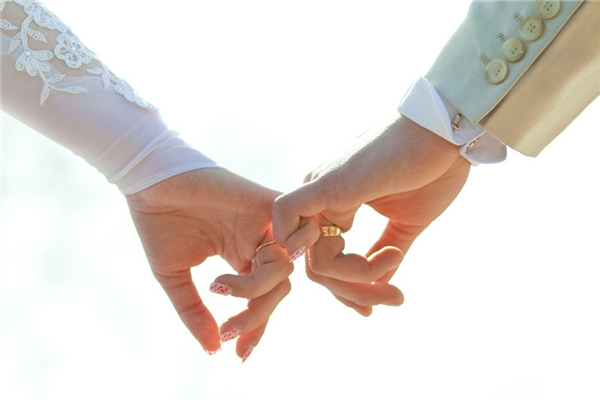 種草莓是吸出來的還是咬出來的 種草莓是毛細血管破裂嗎 種草莓是吸出來的還是咬出來的 種草莓是毛細血管破裂嗎