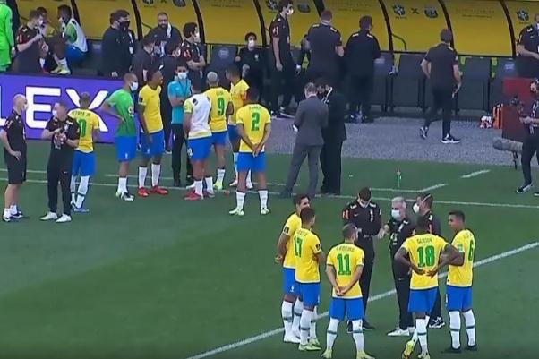 足球比賽是多長(zhǎng)時(shí)間 足球比賽是幾個(gè)人一隊(duì) 足球比賽是多長(zhǎng)時(shí)間 足球比賽是幾個(gè)人一隊(duì)