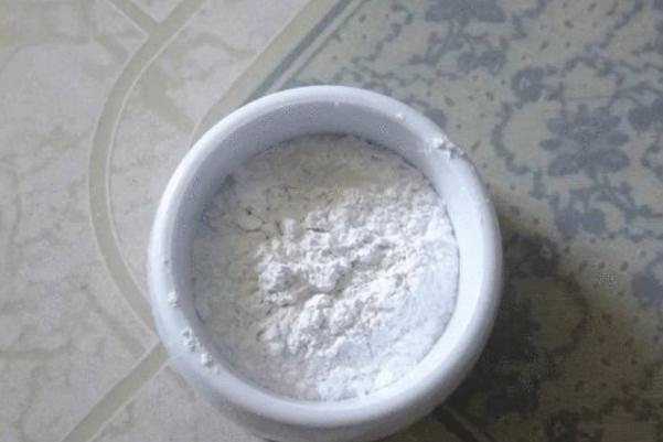 痱子粉的危害 痱子粉能擦臉嗎 痱子粉的危害 痱子粉能擦臉嗎