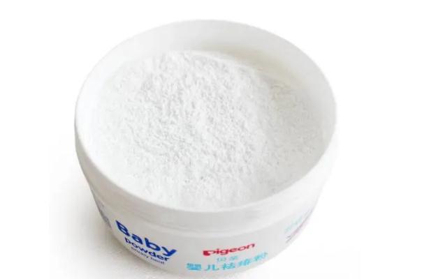 痱子粉的危害 痱子粉能擦臉嗎 痱子粉的危害 痱子粉能擦臉嗎