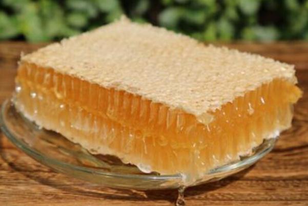 蜂巢蜜的作用與功效 蜂巢蜜怎么吃效果好 蜂巢蜜的作用與功效 蜂巢蜜怎么吃效果好