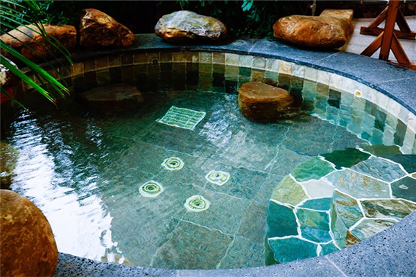 泡溫泉化妝會(huì)花嗎 泡溫泉化妝還是素顏 泡溫泉化妝會(huì)花嗎 泡溫泉化妝還是素顏