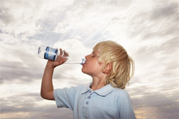 孩子不喜歡喝水是什么原因 孩子不喜歡喝水怎么辦 孩子不喜歡喝水是什么原因 孩子不喜歡喝水怎么辦