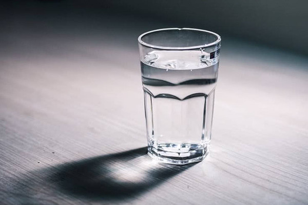 孩子喝白開水好不好 孩子喝白開水的好處 孩子喝白開水好不好 孩子喝白開水的好處